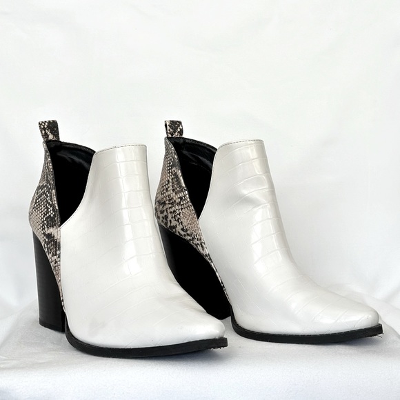 Qupid | Black and White Snakeskin Booties | Size: 9 - Picture 6 of 11